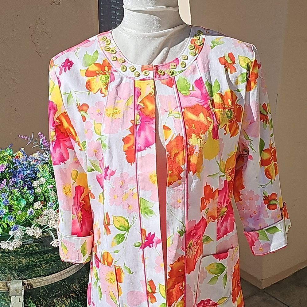 Joni B bright floral print lined jacket features embellished collar size medium